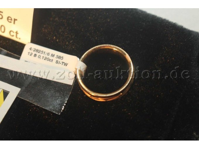Ring mit Etikett