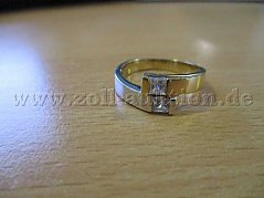 Ring mit Steinen und Farbverlauf