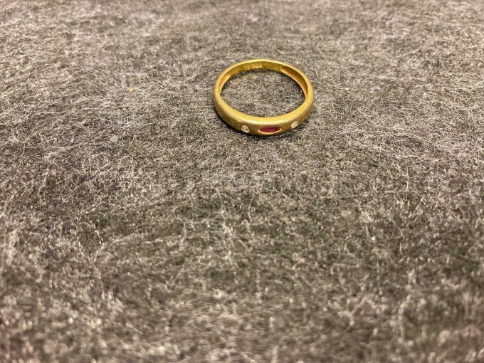 Ring mit Ansicht der Synthesen
