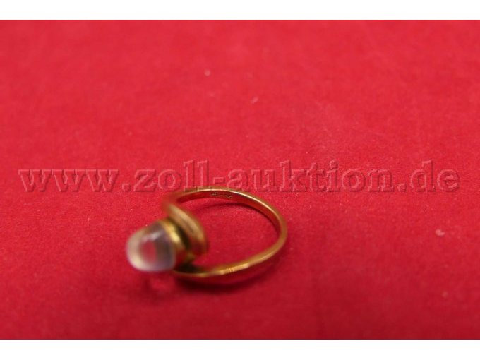 1 ring van 585/- geelgoud met een maansteen-cabochon; 4,7 g; maat 53 – foto 6 – kavel bij Zoll-Auktion, Paderborn