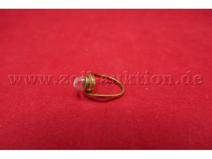 1 ring van 585/- geelgoud met een maansteen-cabochon; 4,7 g; maat 53 – foto 3 – kavel bij Zoll-Auktion, Paderborn