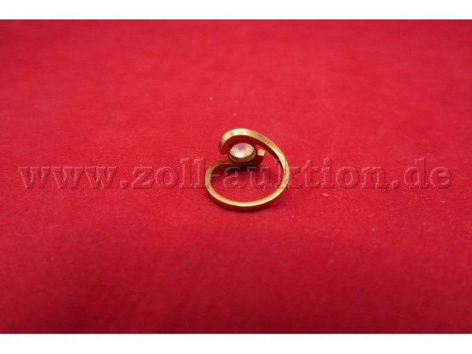 1 ring van 585/- geelgoud met een maansteen-cabochon; 4,7 g; maat 53 – foto 4 – kavel bij Zoll-Auktion, Paderborn
