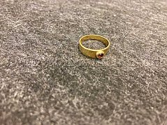 Ring mit Cabochon Granat