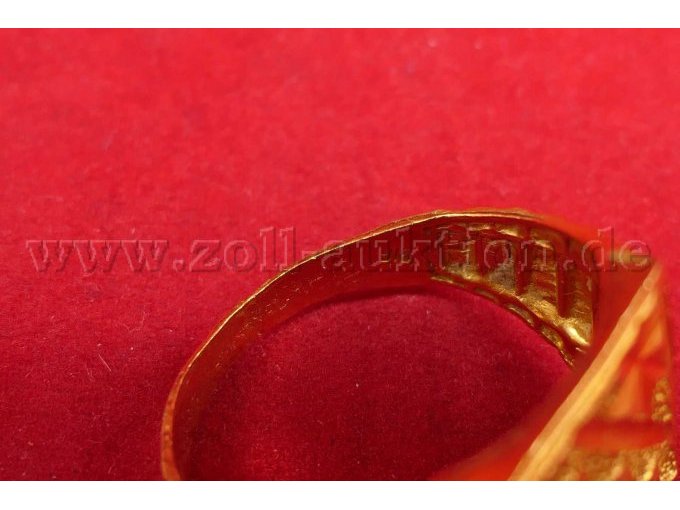 Detailaufnahme von innen mit 916er Punzierung