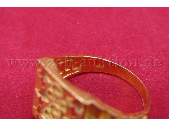 Detailaufnahme von innen mit 916er Punzierung