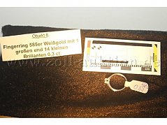 Ring 585er Weißgold mit einem großen und 14 kleinen Brillanten