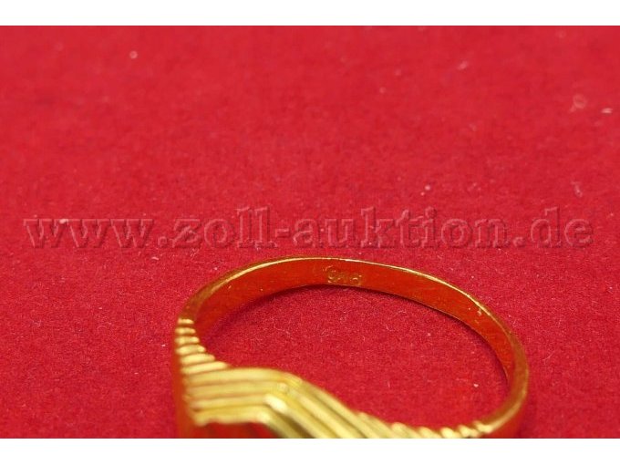 Detailaufnahme der 916er Punzierung