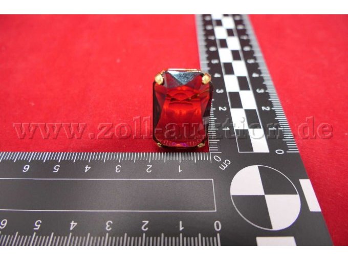 Kurze Seite des Glassteins mit Maßstab