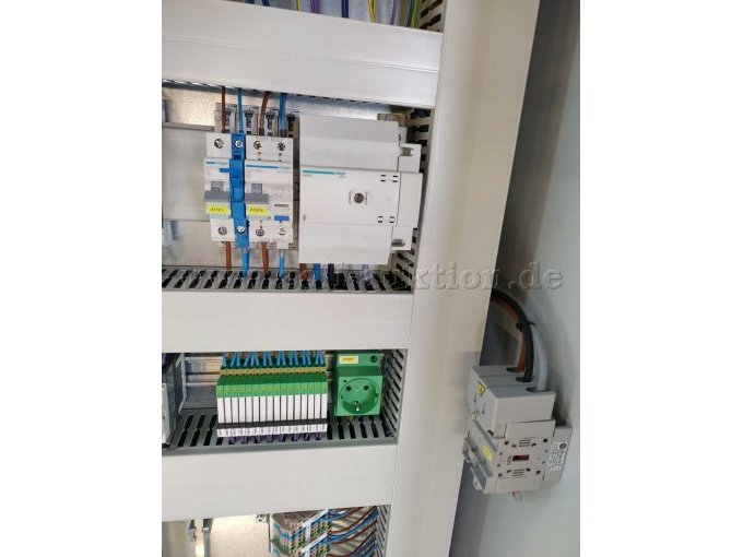 Hager MCN 006 Leitungsschutzschalter, ADA 906C Fehlerstromschutzschalter, KN 020 Einspeisung und Steckdose