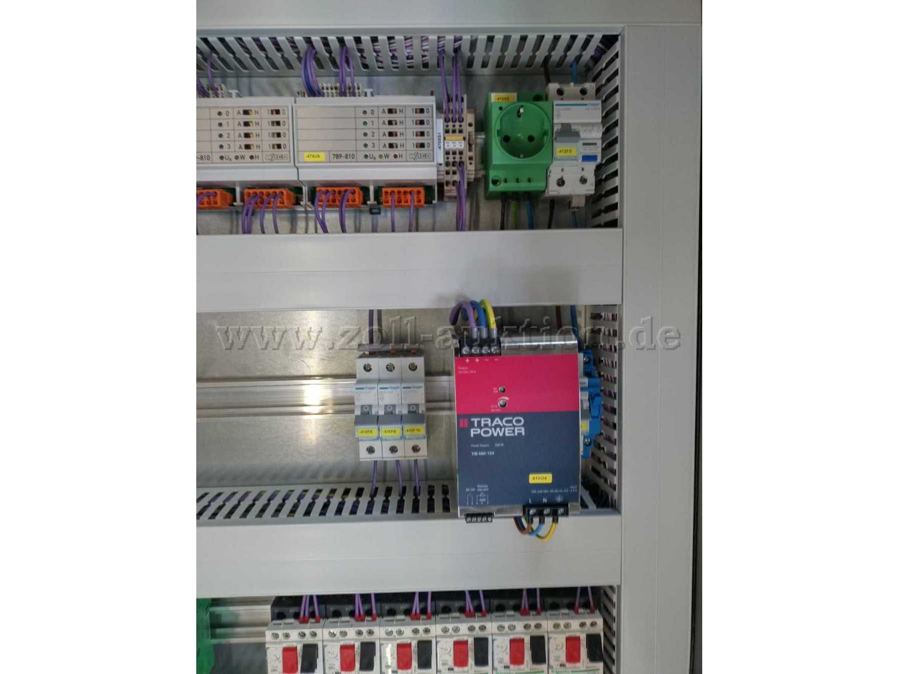 Traco Power Netzteil, Hager Leitungsschutzschalter, Steckdose, Hager Fehlerstrom-Schutzschalter und Wago 789-810 Handbedienmodul