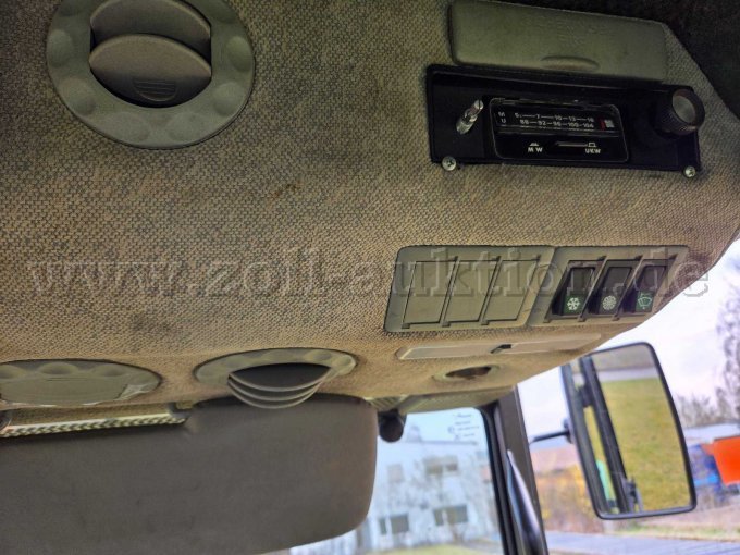 Bedienfeld mit Radio oben