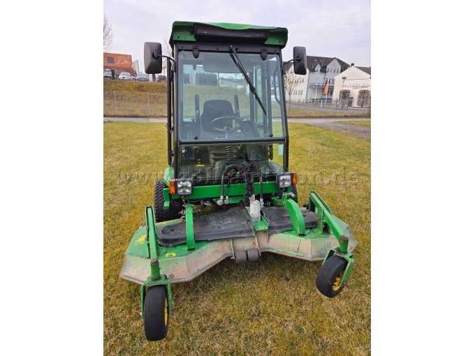 Mäher von vorne rechts