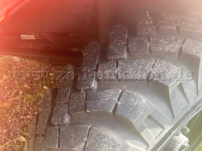 Ansicht Reifen Profil und Radkasten vorne links