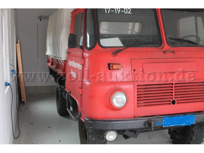 Seitenansicht mit Aufbauplane