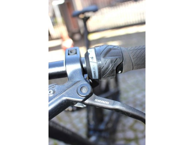 Dämpferlock am Lenker