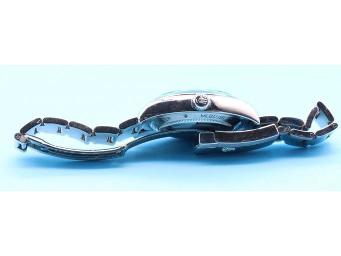 Aufnahme seitlich Gehäuse / Armband / Aufzugsknopf