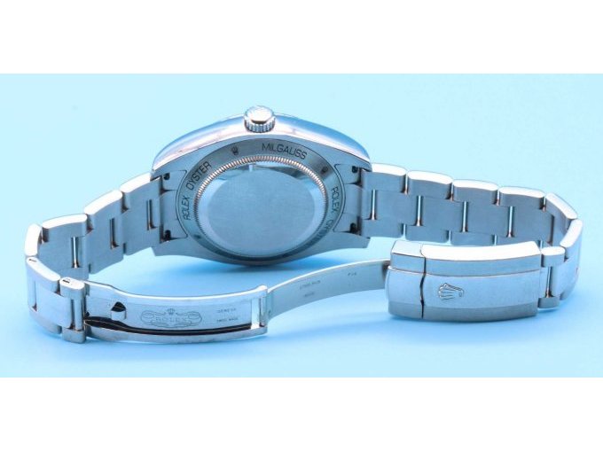 Rückansicht Aufzugsknopf oben.