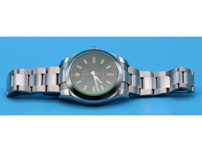 Aufnahme Frontansicht quer, teilweise mit Armband