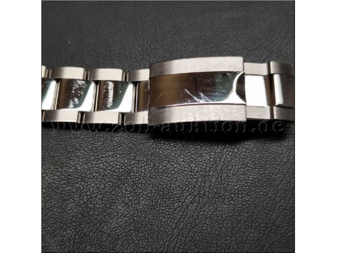 Metallband Schließe mit Tragespuren