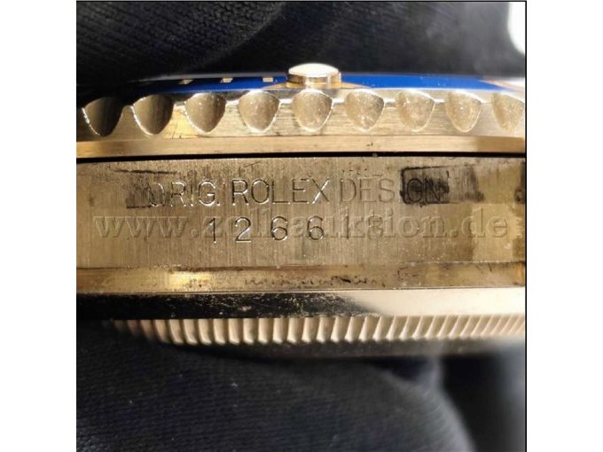 Referenz der Uhr am Gehäuse