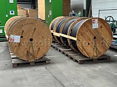 Außenansicht der 9 Kabeltrommeln
auf Palette
