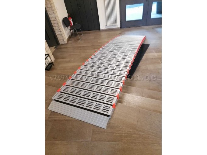 Rollrampe ausgerollt, ohne Stützfüße