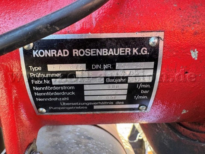 Auf diesem Bild befindet sich das Typenschild, mit den Bezeichnungen Type, DIN-NR., Fabr. Nr., Baujahr, Nennförderstrom, Nennförderdruck, Nenndrehzahl und das Übersetzungsverhältnis