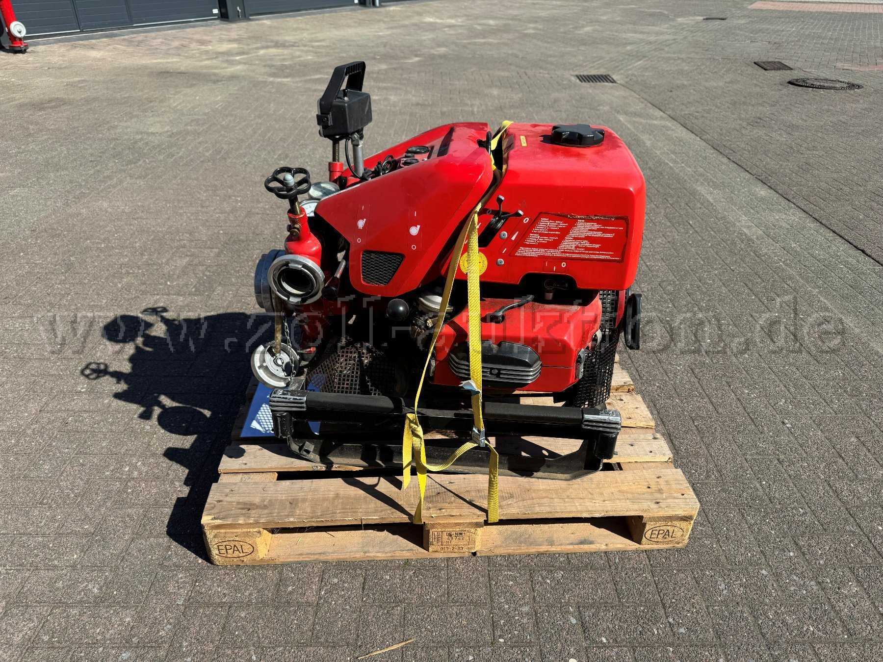 Seitenansicht der Feuerlöschkreiselpumpe, hierauf zu ernennen der Bedienstand der Pumpe