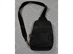 1 Rucksack „Louis“ Vuitton“ Modell: Avenue Sling Bag