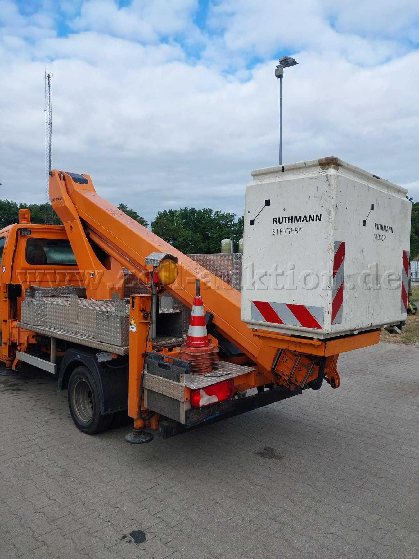 Zoll-Auktion - 1 Ruthmann Steiger TB 220 auf Mercedes 515 CDI ...