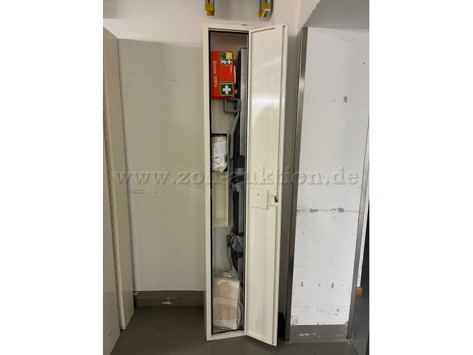 Gesamtansicht Vorderseite mit geöffneter Tür