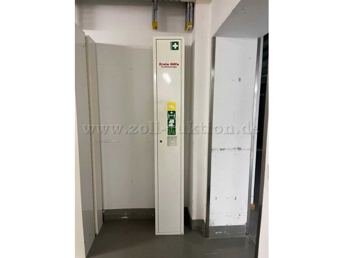 Gesamtansicht Vorderseite mit geschlossener Tür