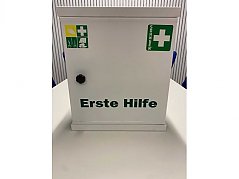 Erste-Hilfe-Schrank - Frontansicht