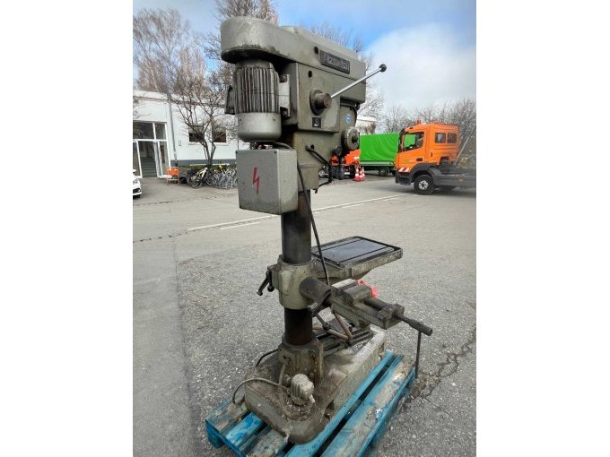 Ansicht von hinten - Säulenbohrmaschine Alzmetall Typ AB4SV