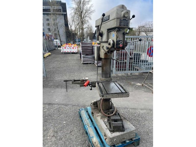 Frontansicht 2 - Säulenbohrmaschine Alzmetall Typ AB4SV