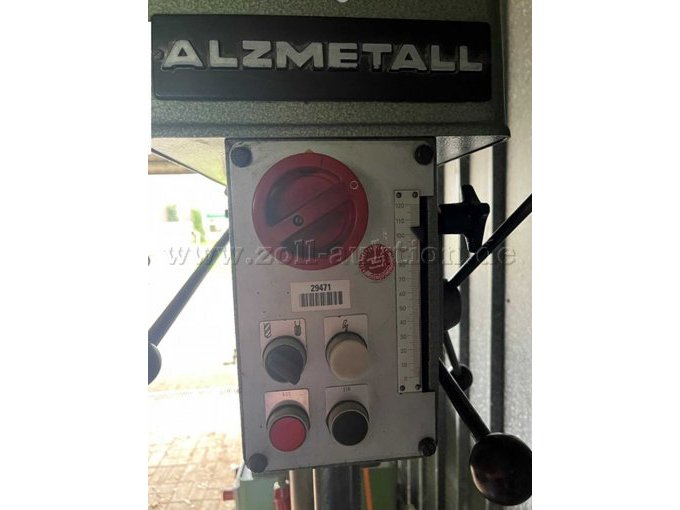 Säulenbohrmaschine_Nahaufnahme Knöpfe