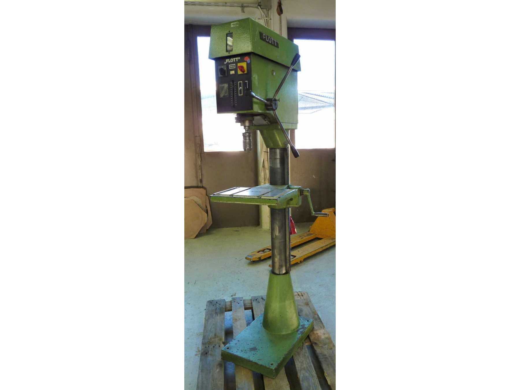 Ansicht von vorne leicht schräg links