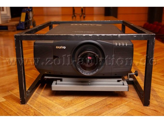 Beamer im Flugrahmen Beamer im Flugrahmen