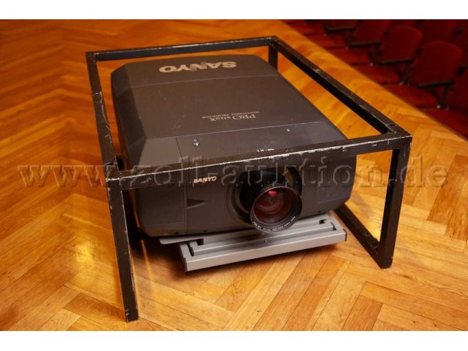 Beamer im Flugrahmen