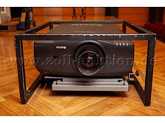 Beamer im Flugrahmen