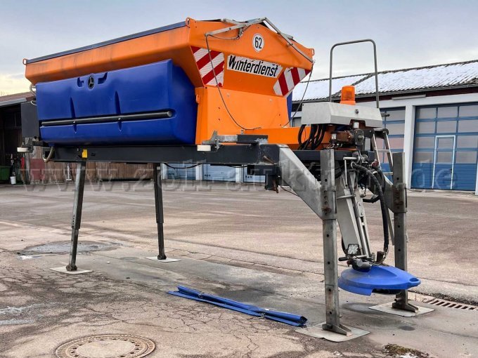 seitlich hinten links