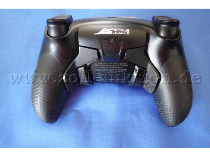 1 SCUF Reflex FPS Controller für PS5 im spezielles Vegas Legion Design in Rot und Schwarz Rückseite
