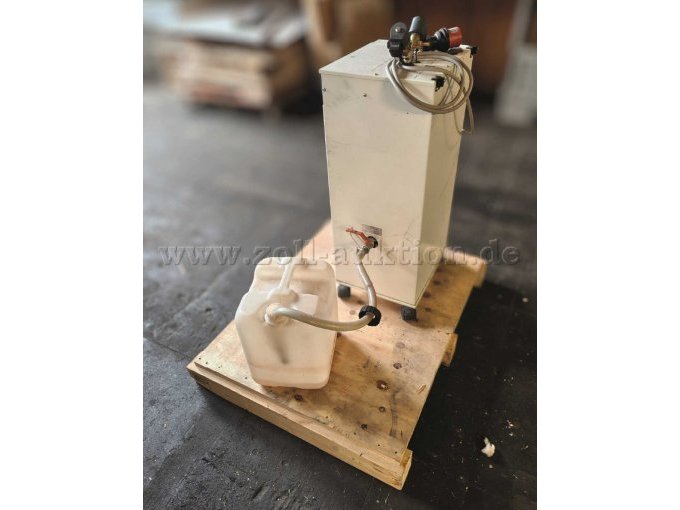 seitliche Ansicht, auf Palette verzurrt