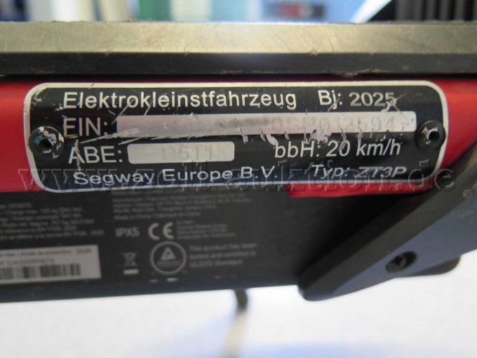 1 SEGWAY ZT3 Pro D E-Scooter (11 Zoll, Schwarz / Rot) – foto 7 – kavel bij Zoll-Auktion, Koblenz