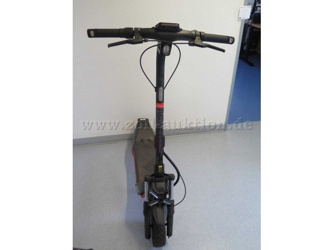 1 SEGWAY ZT3 Pro D E-Scooter (11 Zoll, Schwarz / Rot) – foto 6 – kavel bij Zoll-Auktion, Koblenz