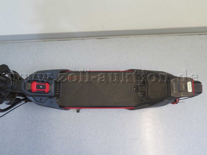 1 SEGWAY ZT3 Pro D E-Scooter (11 Zoll, Schwarz / Rot) – foto 4 – kavel bij Zoll-Auktion, Koblenz