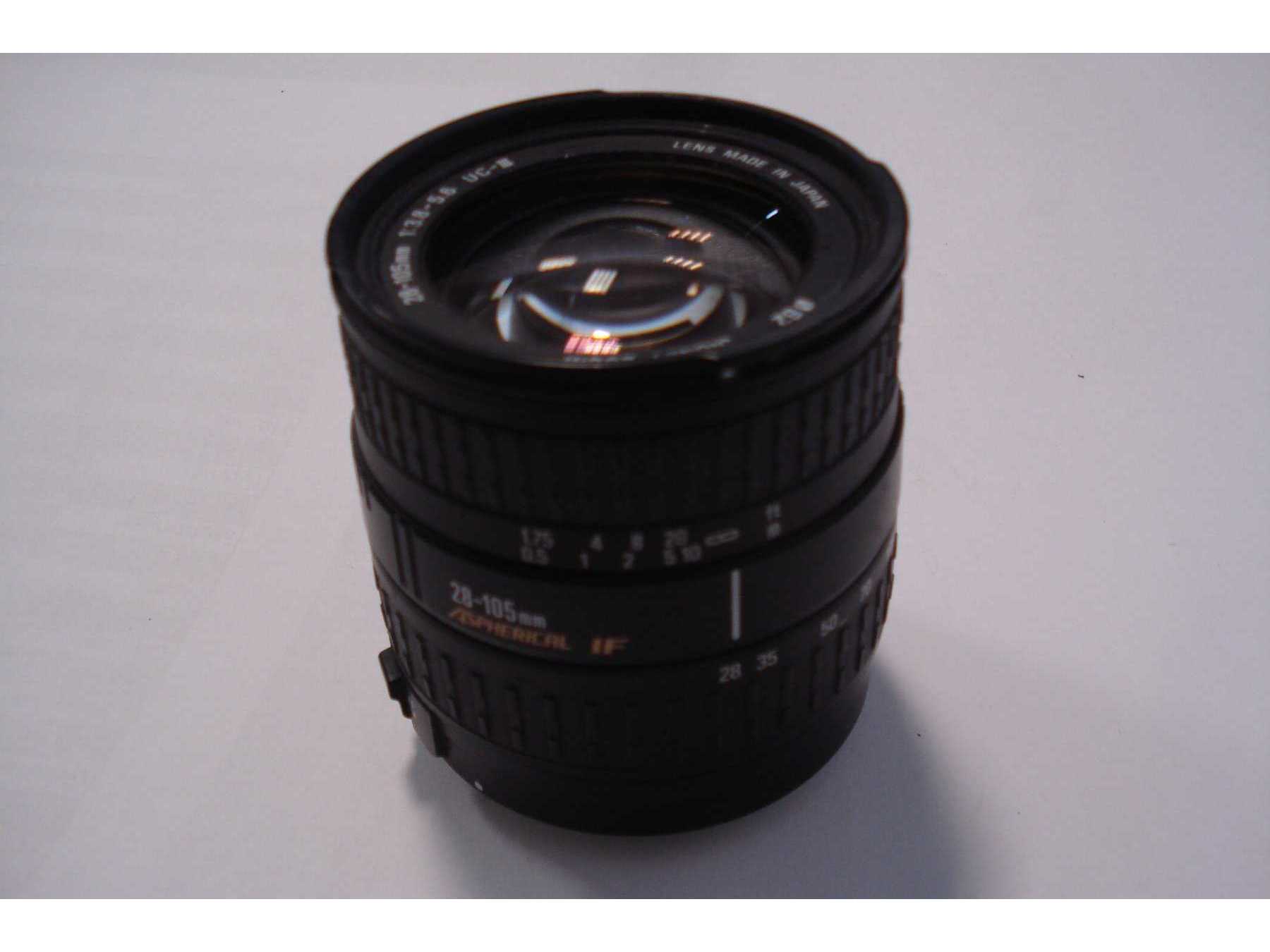 SIGMA ZOOM 28-105mm 1 : 3.8-5.6 DC-III Objektiv.