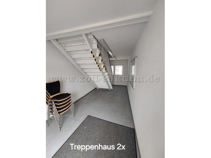 Einer von 2 Treppenhäusern