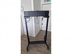 Rückseite Displayhalterung mit abschließbarer Rückwandabdeckung