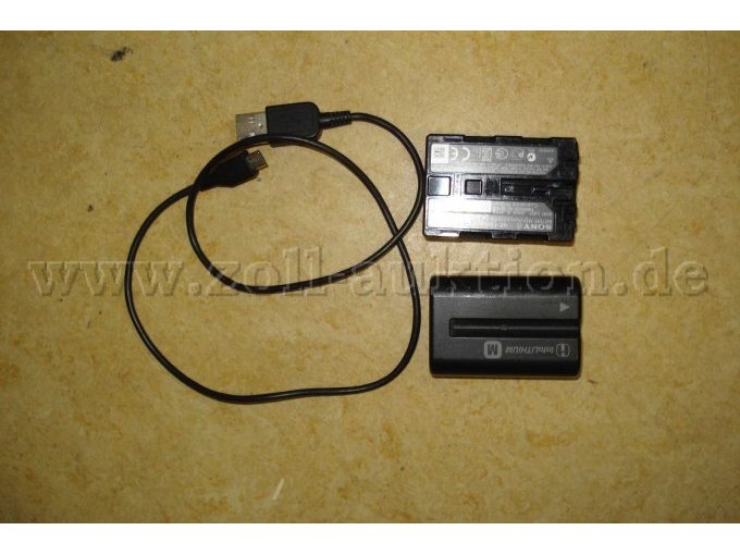 Akkus und Netztkabel der SONY.